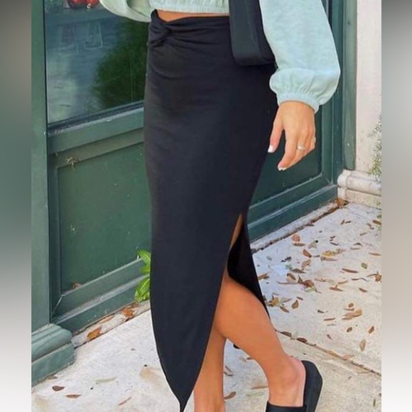 NWT Vestique Don’t Be Shy Midi Skirt - Picture 2 of 4